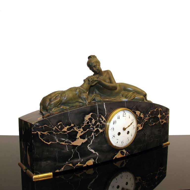 Beautiful Art Deco Clock Bronze Figure of a Lady with Hound In Good Condition In Bochum, NRW