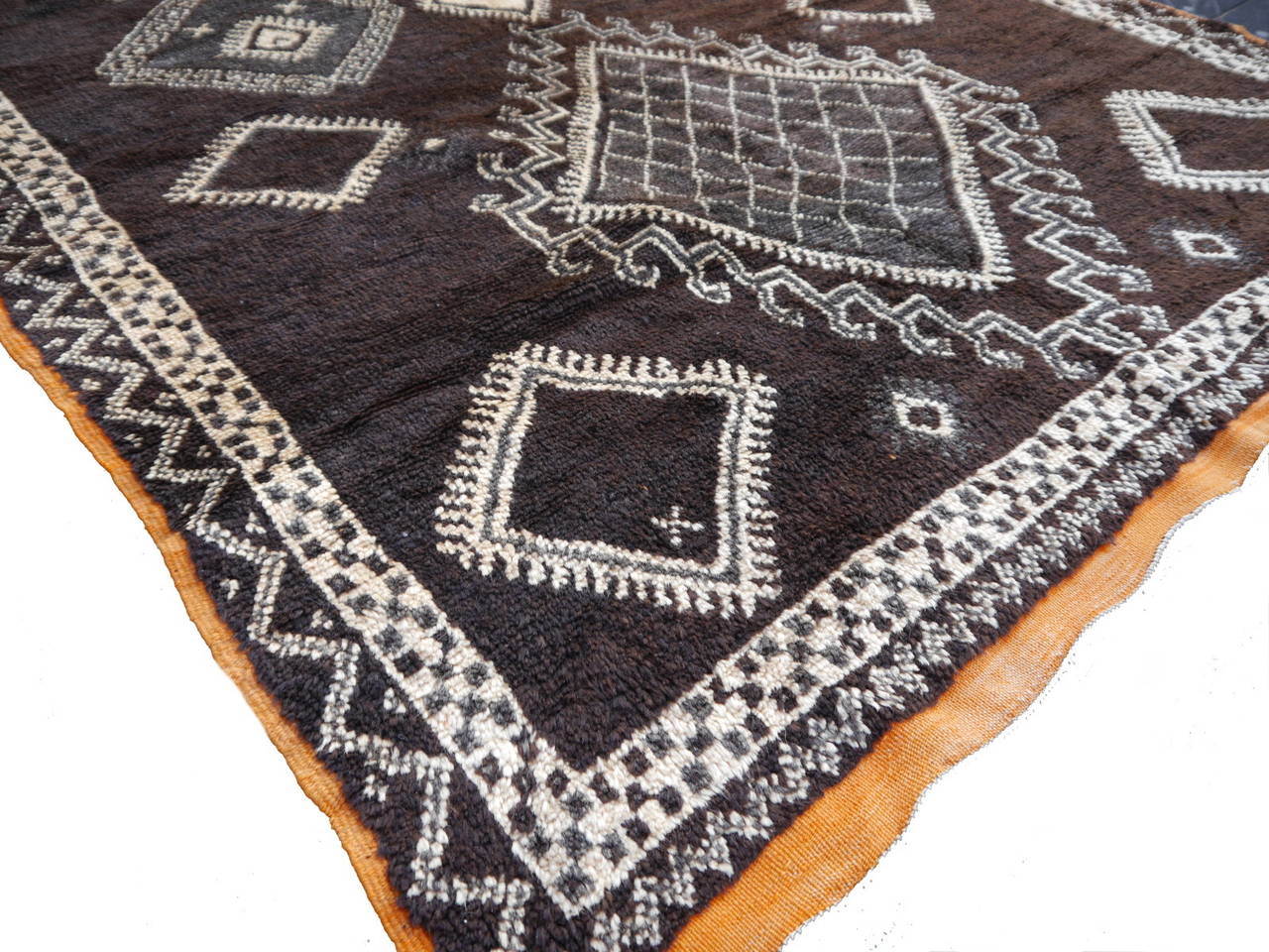 Very unusual colors and very fine weave make this rug a diamond under the productions from the Berber tribes in Morocco.