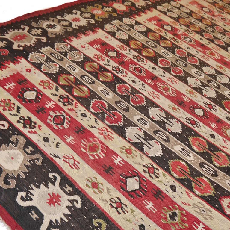 Sharkoy Bessarabischer handgewebter halber antiker bessarabischer Kelim-Teppich aus dem alten Balkan (Moldauisch) im Angebot
