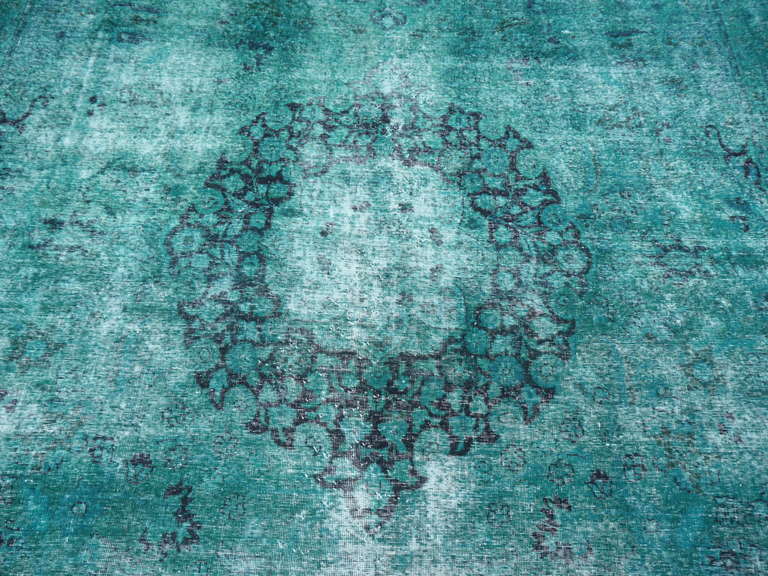 Turkish distressed vintage emerald green overdyed rug In Distressed Condition In Lohr, Bavaria, DE