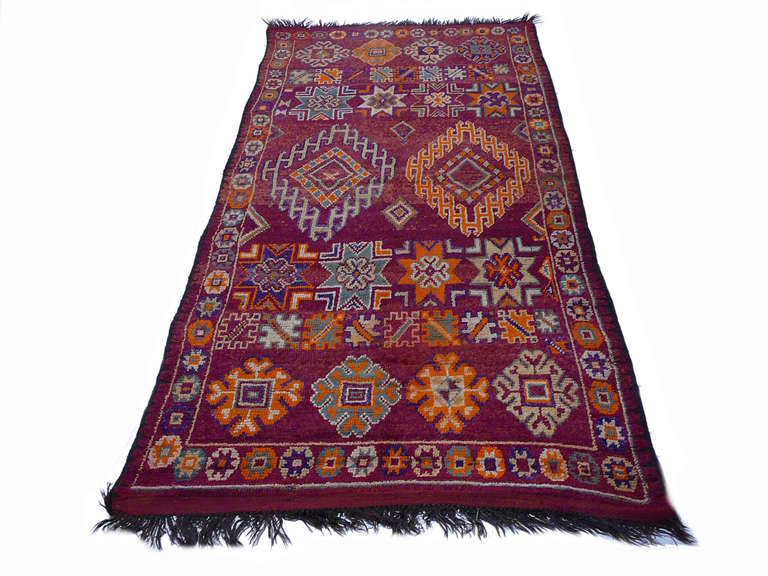 Great old rug from North Africa. Well designed and hand-knotted by women of the Boujad Tribe in Morocco. The rug is in collectors condition.
About tribal Berber Rugs:
Berber rugs and carpets are mainly made in Morocco, Tunesia and Algeria. Largest