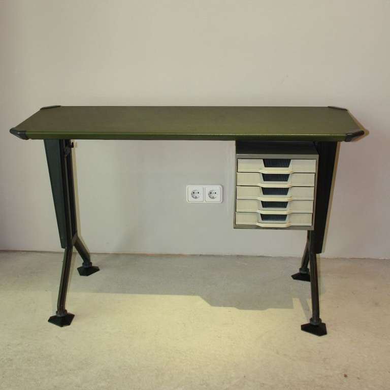 Modern Olivetti Side Table/ Tiny Desk, 1960's
