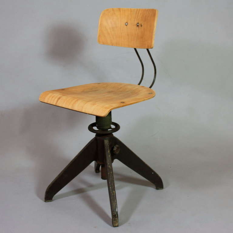 'Industrial' desk chair with swivel function, Germany 1930's.
Wood and metal construction, very comfortable.