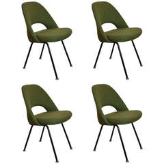 Set of Four Saarinen Executive Side Chairs, Knoll International