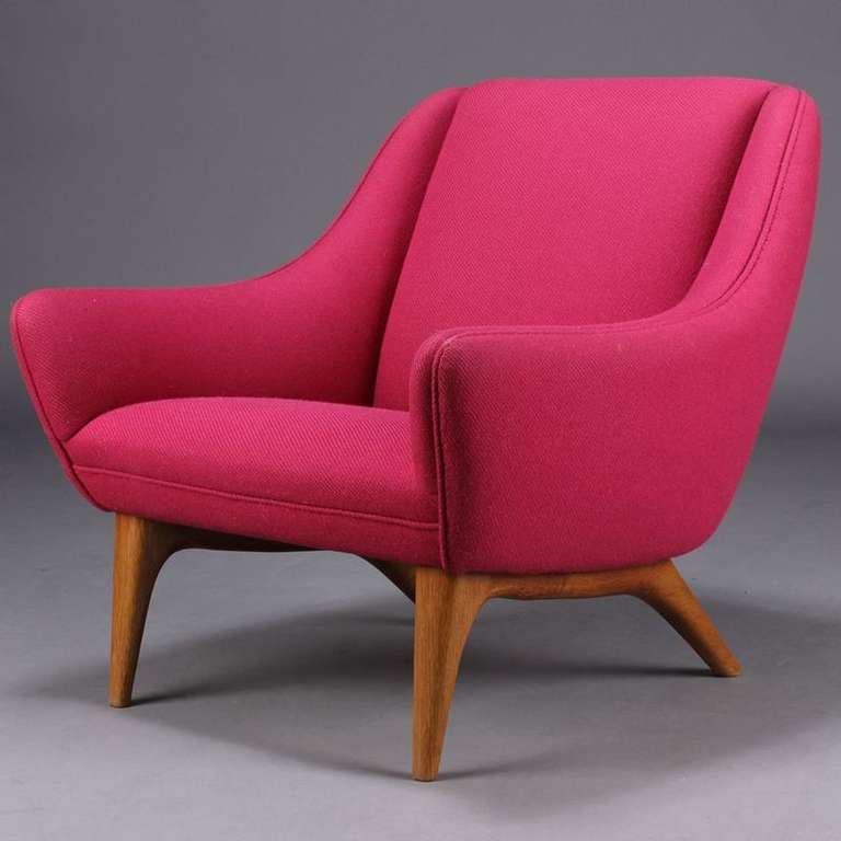 Comfortable lounge chair attributed to Illum Wikkelso, Denmark 1960's.

Organic teak frame, upholsterd in wool fabric.