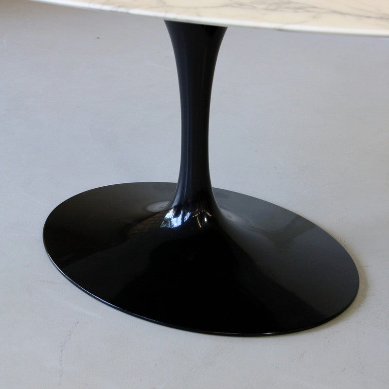 Central American Eero Saarinen Oval Dining Table