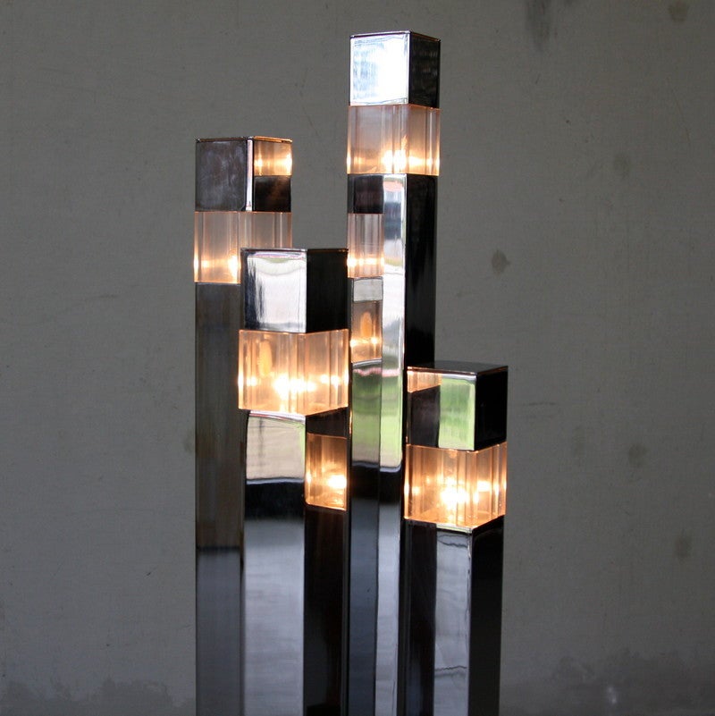 Floor lamp designed by Gaetano Sciolari, Italy, 1960s.

Nickel-plated structure with four light fittings, signed Sciolari.