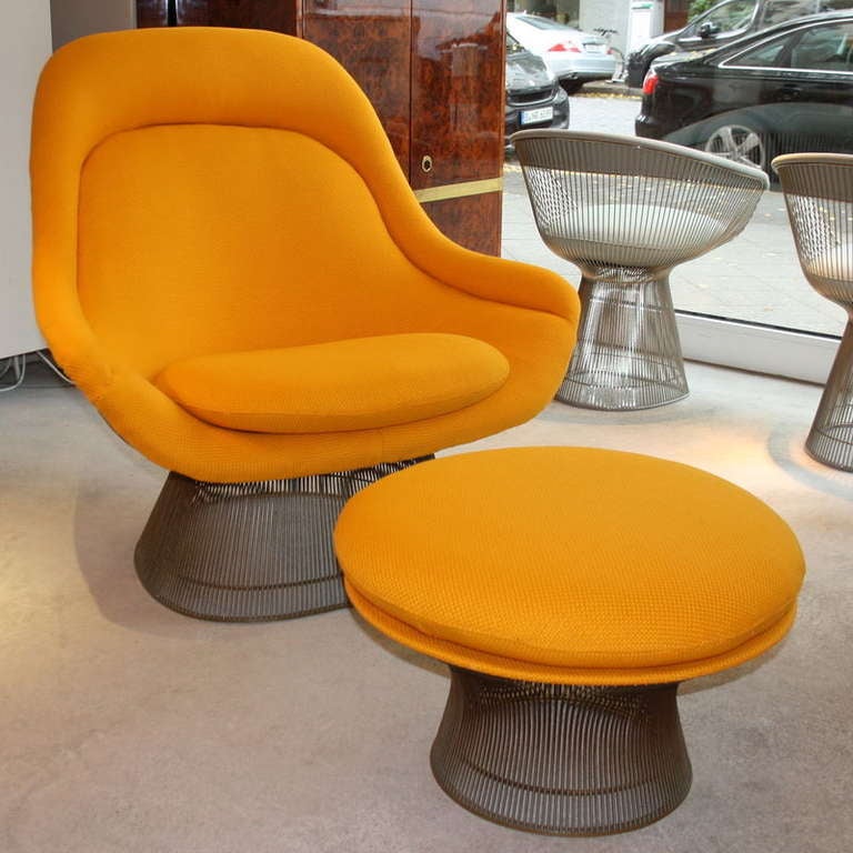 Early Warren Platner Lounge Chair & Foot Stool, upholstered in vintage TECNO wool material. Wire frame construction, produced by Knoll International, 1966.  
AMAZING!!!