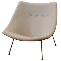 Oyster Chair by Pierre Paulin
