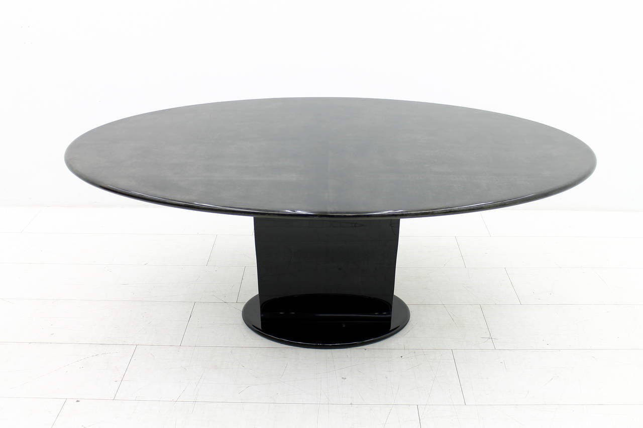 Oval Goatskin and Black Lacquer Dining Table by Aldo Tura, Italy 1972 (Moderne der Mitte des Jahrhunderts)