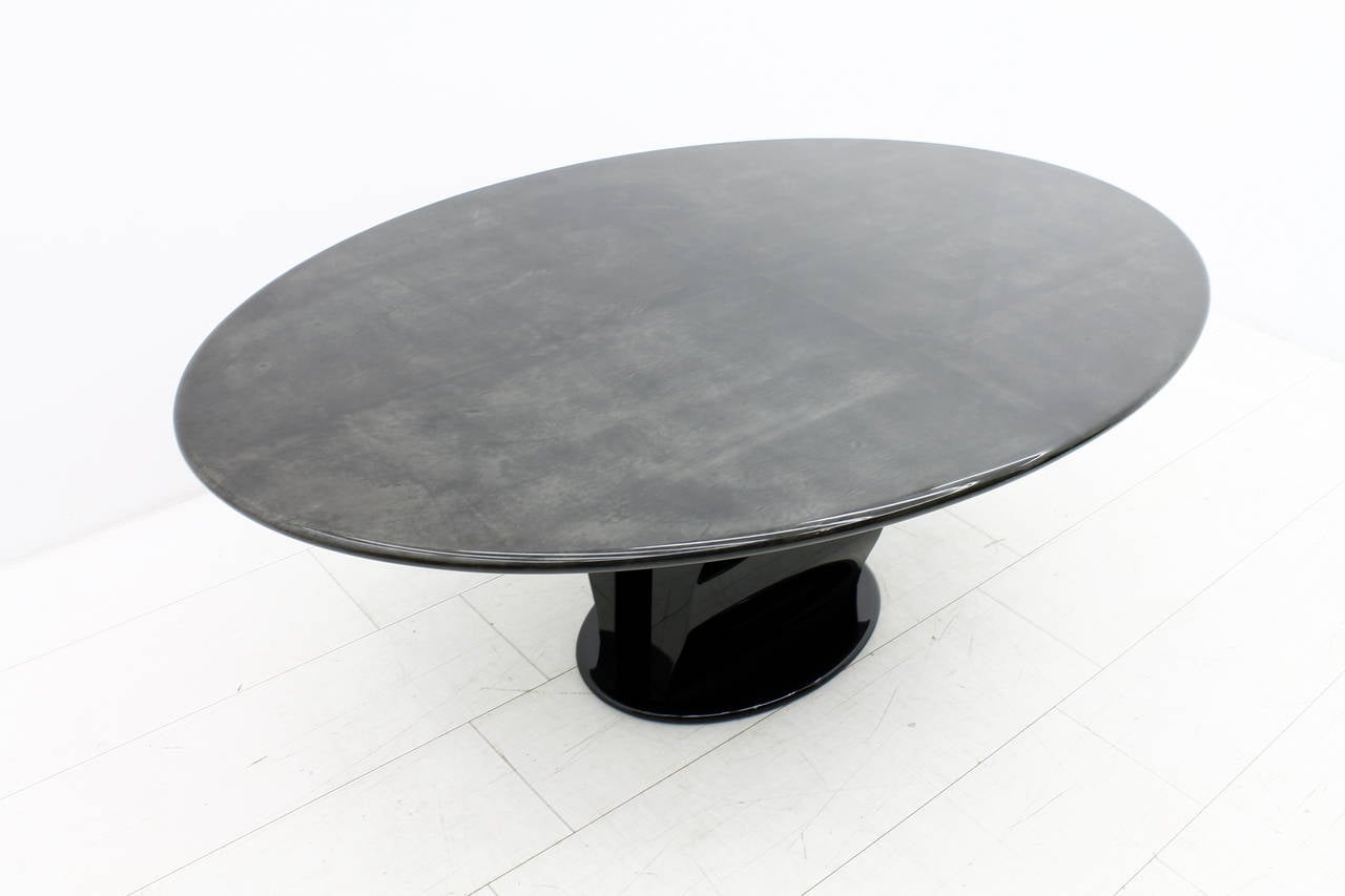 Oval goatskin dining table by Aldo Tura, Italy, 1972.
Dark grey and black lacquer. Very good condition!

Measurements: Wide 188 cm, depth 125 cm, height 73 cm.

Worldwide shipping.