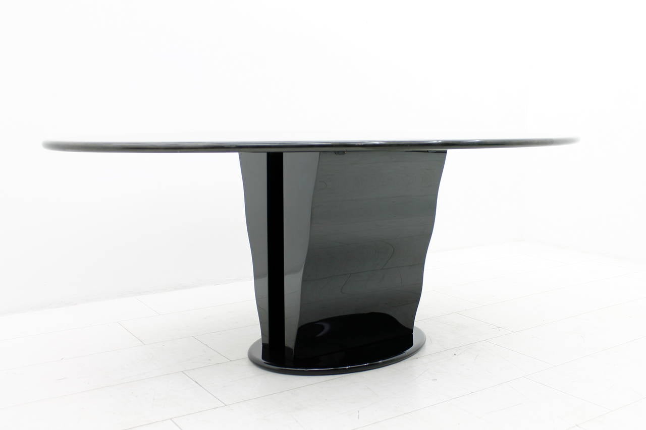 Oval Goatskin and Black Lacquer Dining Table by Aldo Tura, Italy 1972 im Zustand „Gut“ in Frankfurt / Dreieich, DE