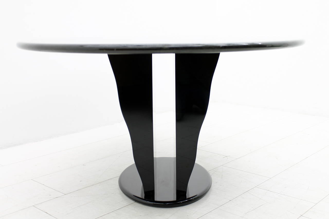 Oval Goatskin and Black Lacquer Dining Table by Aldo Tura, Italy 1972 (Italienisch)