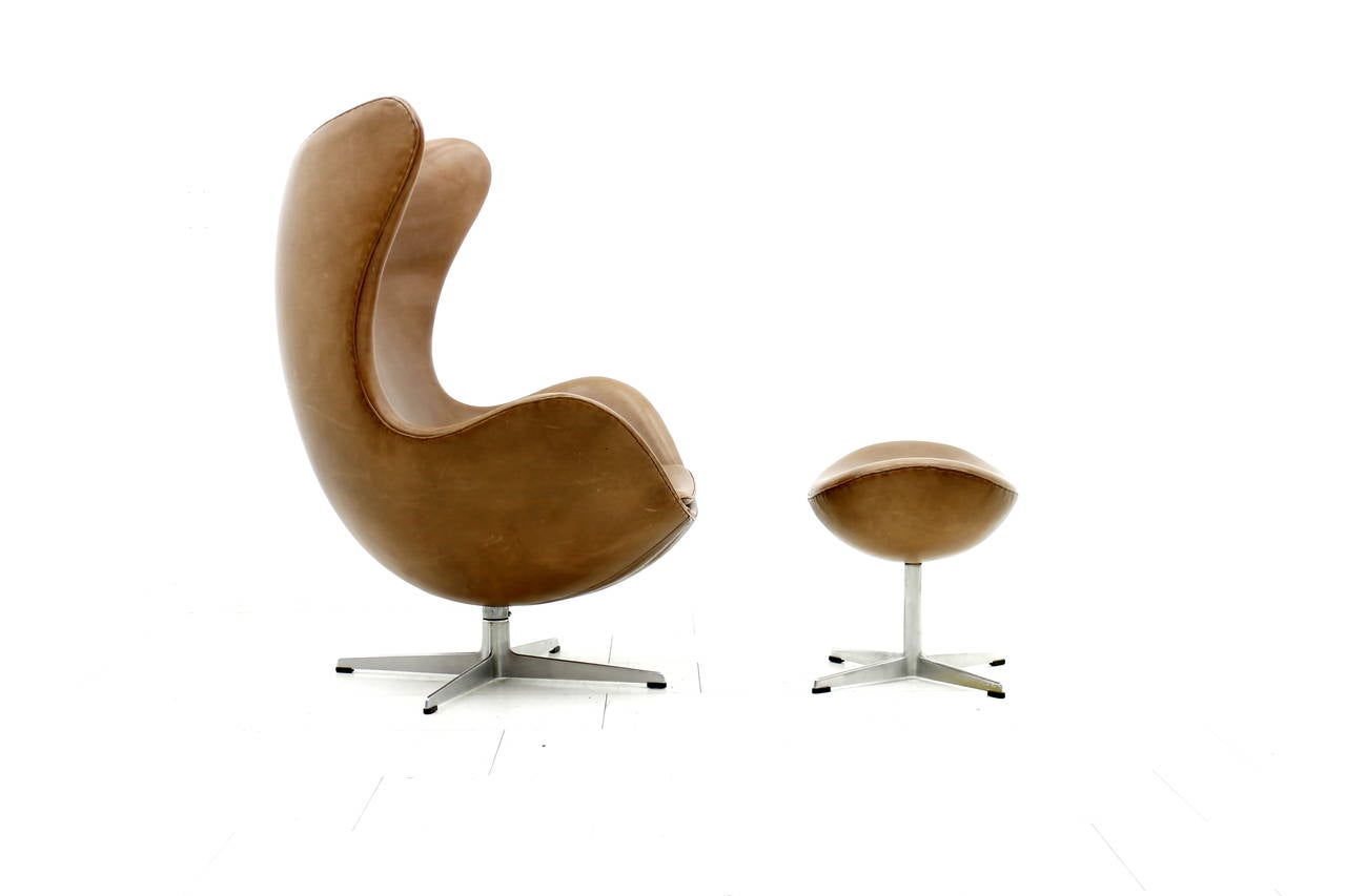 Scandinavian Modern Egg Chair by Arne Jacobsen for Fritz Hansen