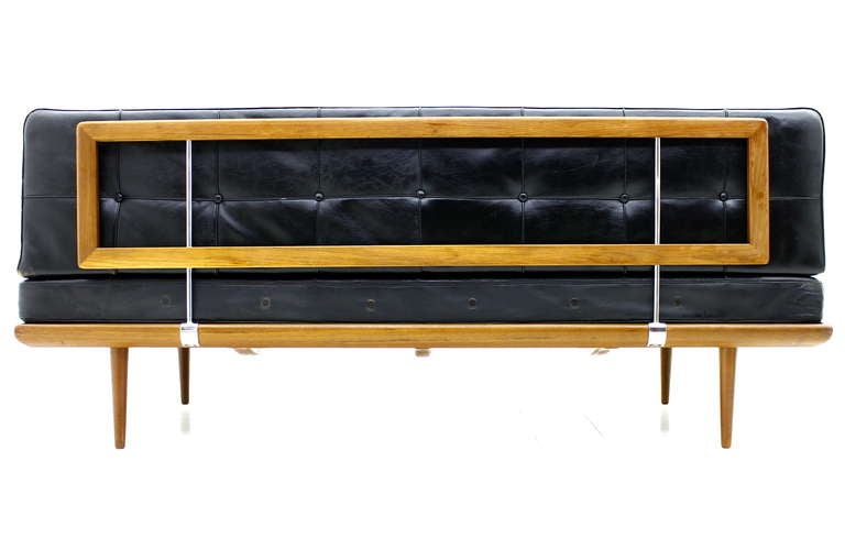 Beautiful Black Leather Sofa / Daybed by Peter Hvidt and made by France & Son. This Leather Sofa with Armrests is a luxury Version of the Minerva Sofa by Peter Hvidt and Orla Molgaard Nielsen, Denmark
Good original Condition.