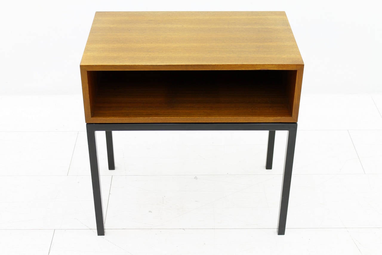 Florence Knoll Side Table in Teak at 1stDibs