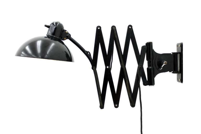 Large scissor lamp by Christian Dell, Germany. 

L 46 cm - 115 cm, DM 22 cm.