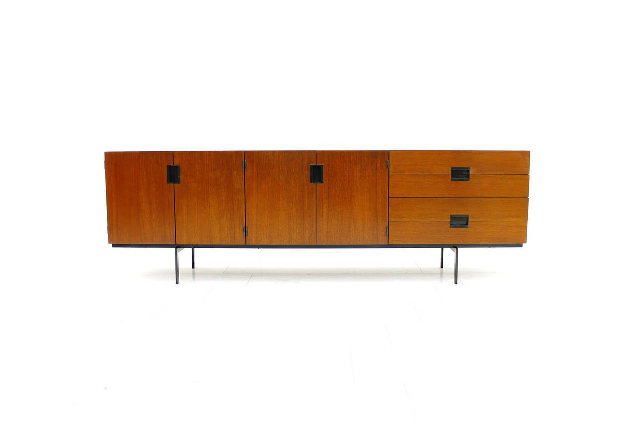 Cees Braakman large sideboard, from the Japanese series, DU03 for Pastoe, 1958.
Teakwood, lacquered metal.

Good condition.

We offer worldwide shipping. Please contact us for a transport offer for a delivery to your door.