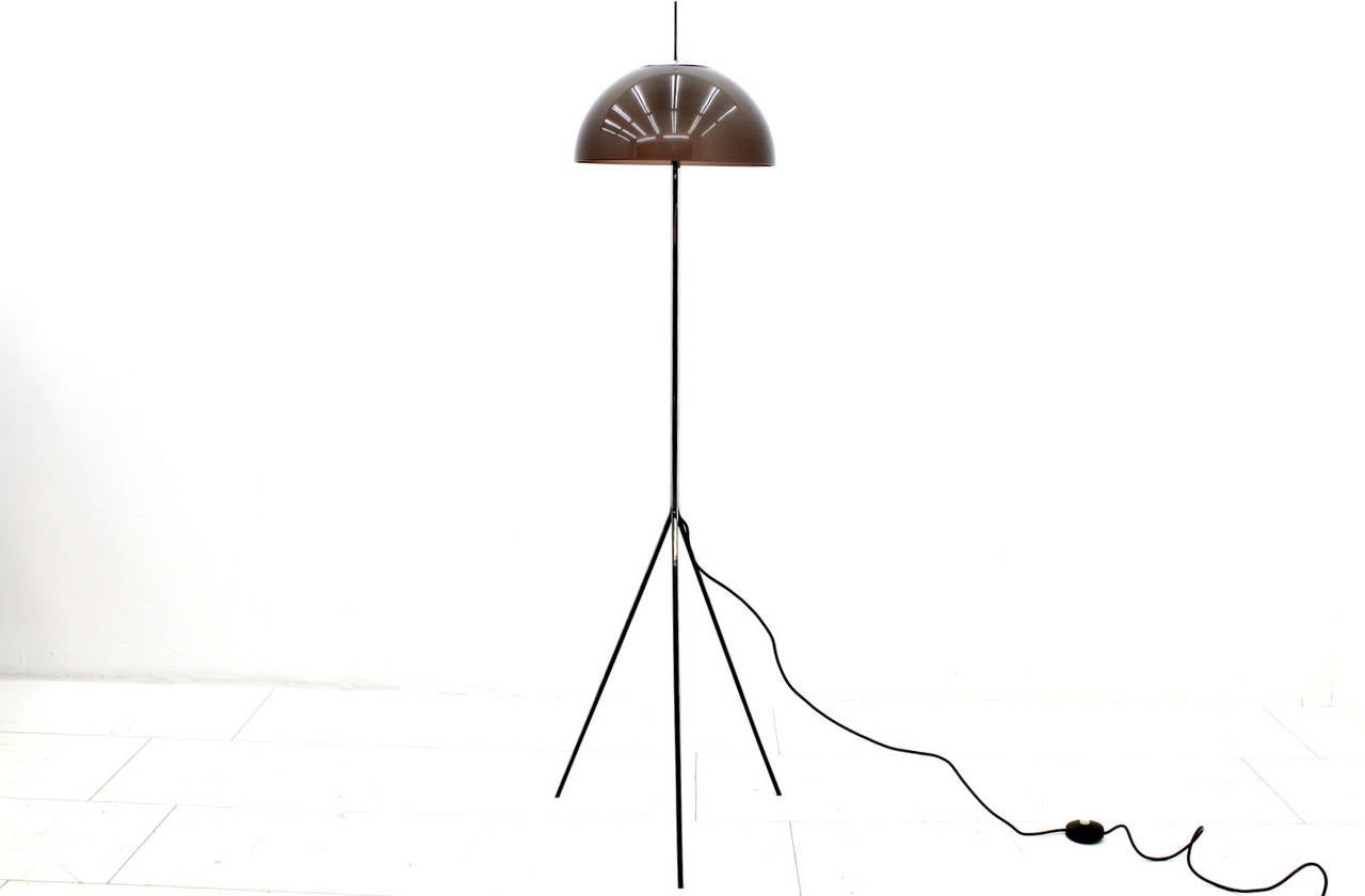 Rare tripod floor lamp 1079 by Gino Sarfatti made by Arteluce, Italy, circa 1960.
Partially folded metal, frosted smoked Perspex.
Dimensions: H 148 cm, DM 35 cm

Very good original condition.

