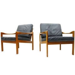 A Pair Illum Wikkelso Lounge Chairs, Black Leather 
Teak Wood, Denmark