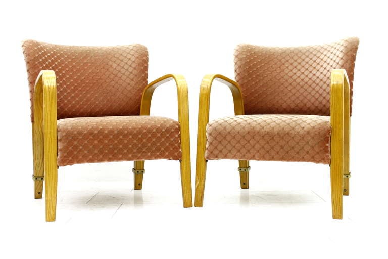 Nice Pair Bow Wood Lounge Chairs by Hugues Steiner, France, 1948. Ashwood, Fabric and Brass.  Very comfortable. Very good original condition.

Worldwide shipping.