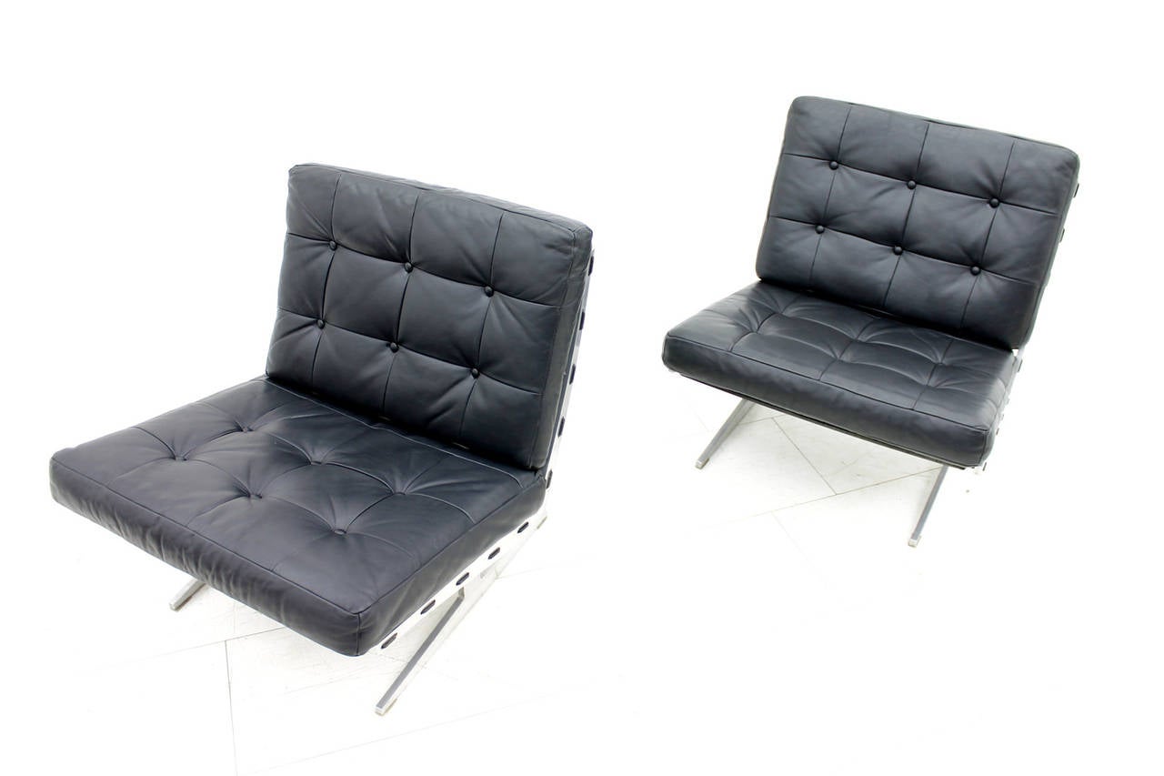 Scandinavian Modern Pair of Lounge Chairs Aluminum and Leather by Paul Leidersdorff, Denmark, 1965 For Sale