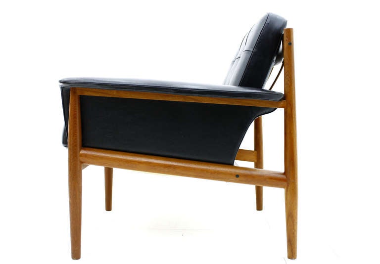 A rare Lounge Chair by Grete Jalk, Denmark. Solid Teak Wood and black Leather.
Very good Condition.

Worldwide shipping.