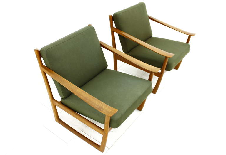 Scandinavian Modern Pair of Danish Lounge Chairs by Peter Hvidt & Mølgaard, FD 130, 1961