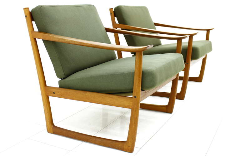 Pair of Danish Lounge Chairs by Peter Hvidt & Mølgaard, FD 130, 1961 In Good Condition In Frankfurt / Dreieich, DE