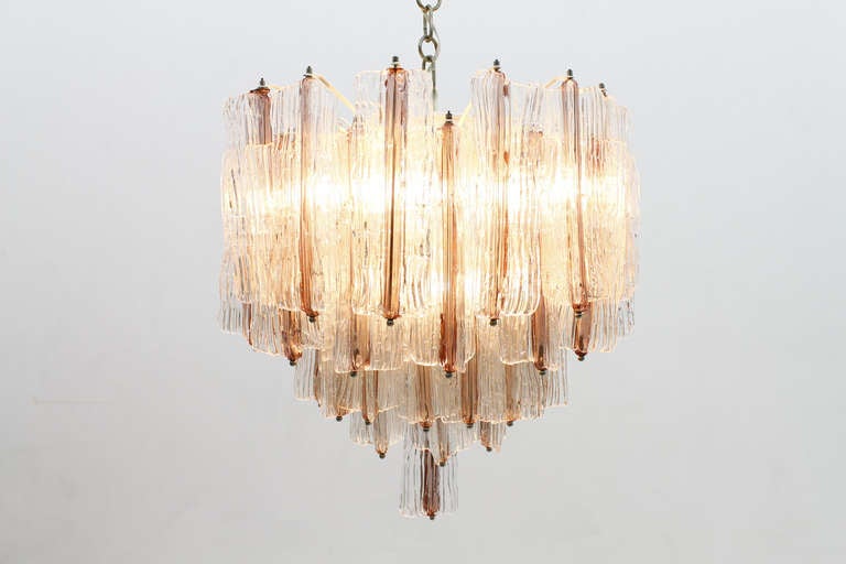 Large two-tone pink and white Venini Murano chandelier with 52 glass items by Toni Zuccheri, Italy, circa 1960s.

Measurements: Diameter 56 cm, total height with rod 120 cm.

Very good original condition.
  

Worldwide shipping.