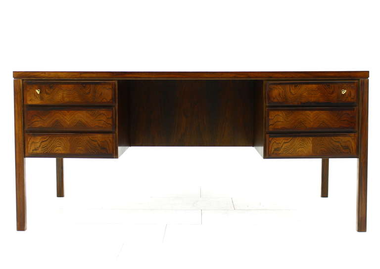 Exclusive Danish Rosewood Desk by Gunni Oman, and Made by Omann Jun, ca. 1960`s.
Excellent restored Condition !
