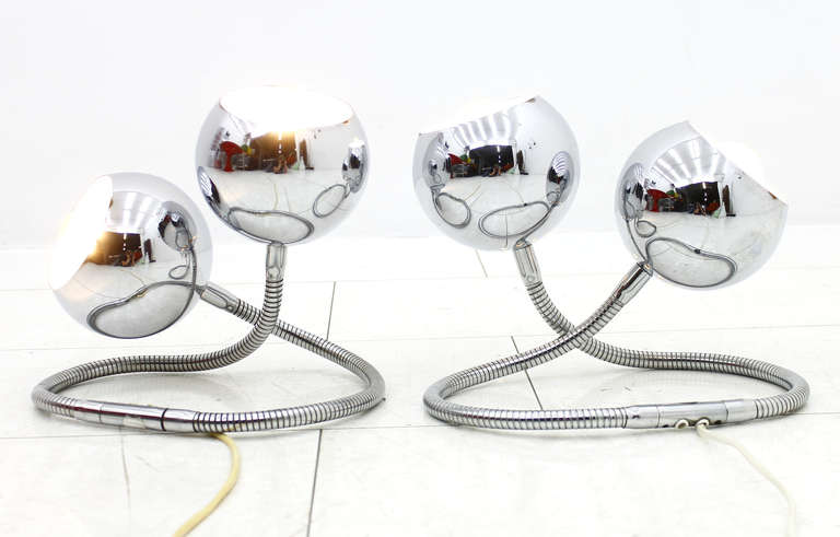 Rare Pair "Snake" table lamps by Reggiani, Italy, ca. 1960`s.
Chromed Metal.
Good original Condition.

Worldwide shipping.