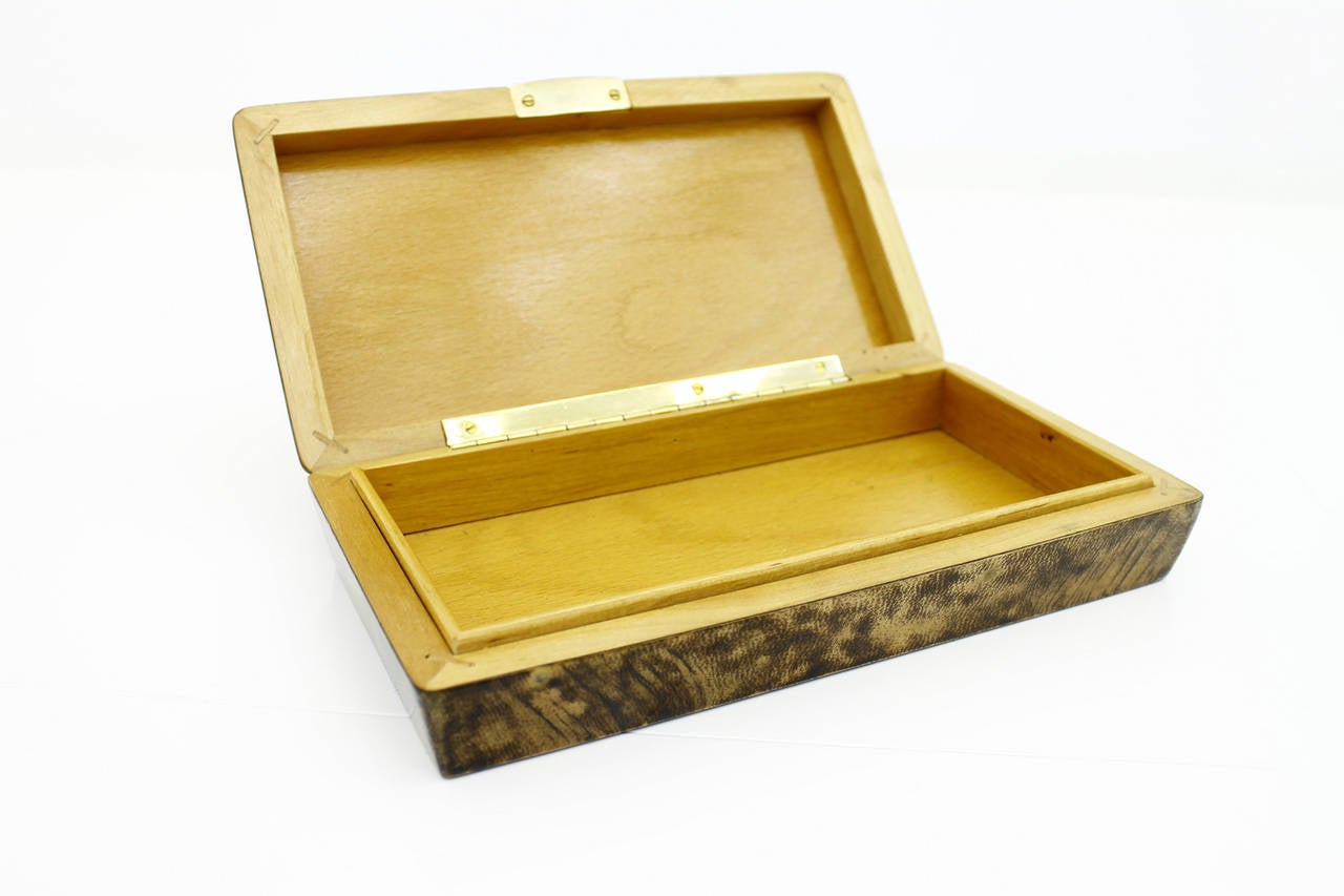 Rare cigar box by Aldo Tura. Lacquered goatskin and brass.
Measures: B 24 cm, D 13 cm, 5 cm.

Very good condition.

 