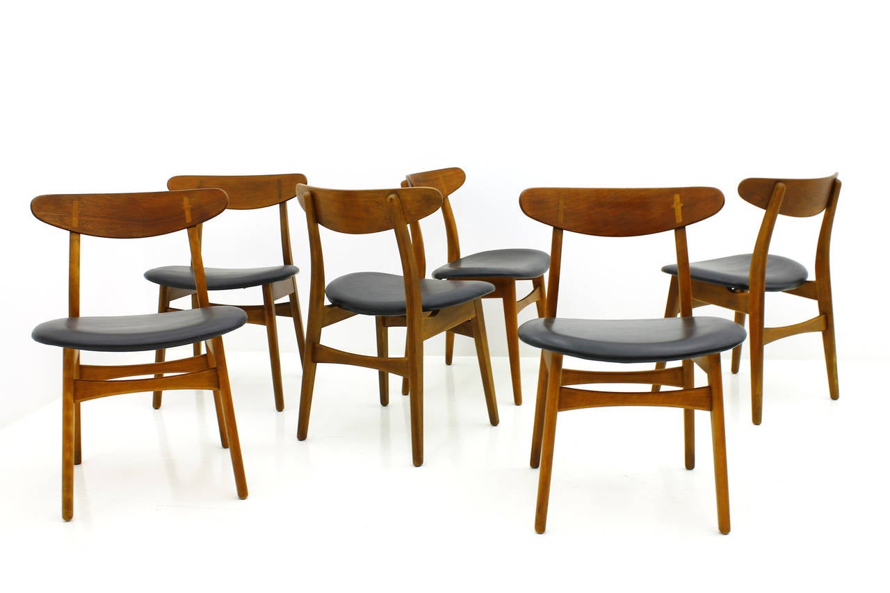 Set of six hans J. Wegner CH-30 Chairs in Teak Wood and Leather made by Carl Hansen, 1952.

Very good Condition.

We offer a worldwide shipping. Please contact us for a transport offer for a delivery to your door