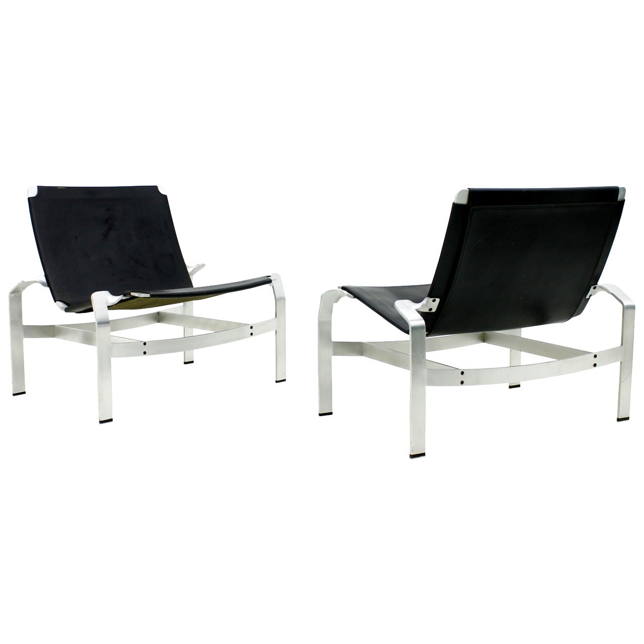 Pair of Lounge Chairs in Aluminum and Leather, Attributed to David De Majo