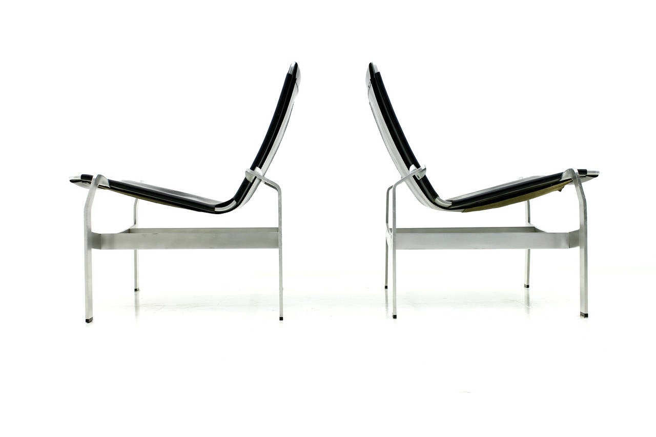 A very rare set of two lounge chairs attributed to David De Majo.
Bought 1988 in a German Walter Knoll store. This set is probably prototypes for a exhibition. No commercial production.
Twisted aluminum and leather. 

Good condition.

