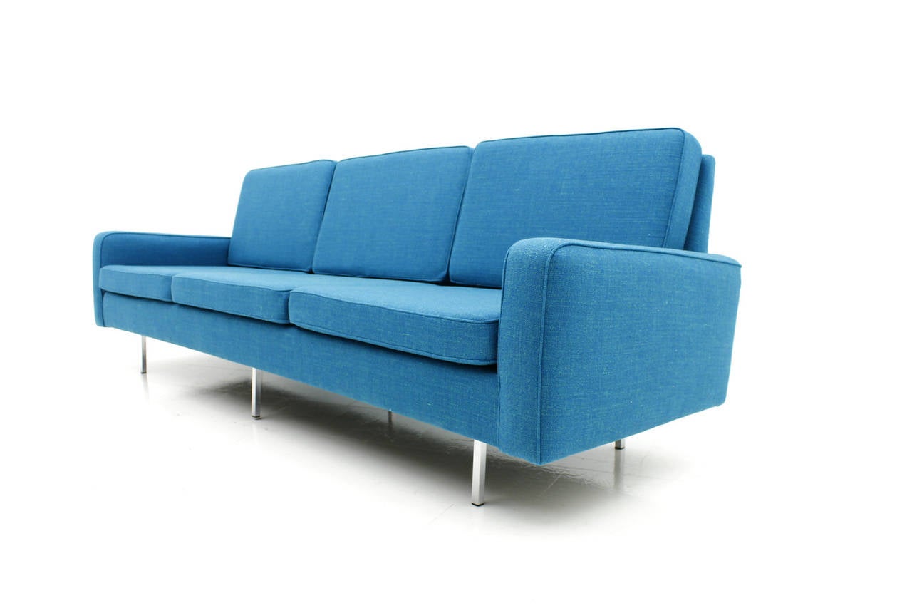 Beautiful Florence Knoll Sofa, 25 BC by Knoll International designed in 1949. New upholstery and covered with light blue / petrol Fabric.

Excellent Condition.

We offer a safe and fast worldwide shipping to your Front Door. We only ship with