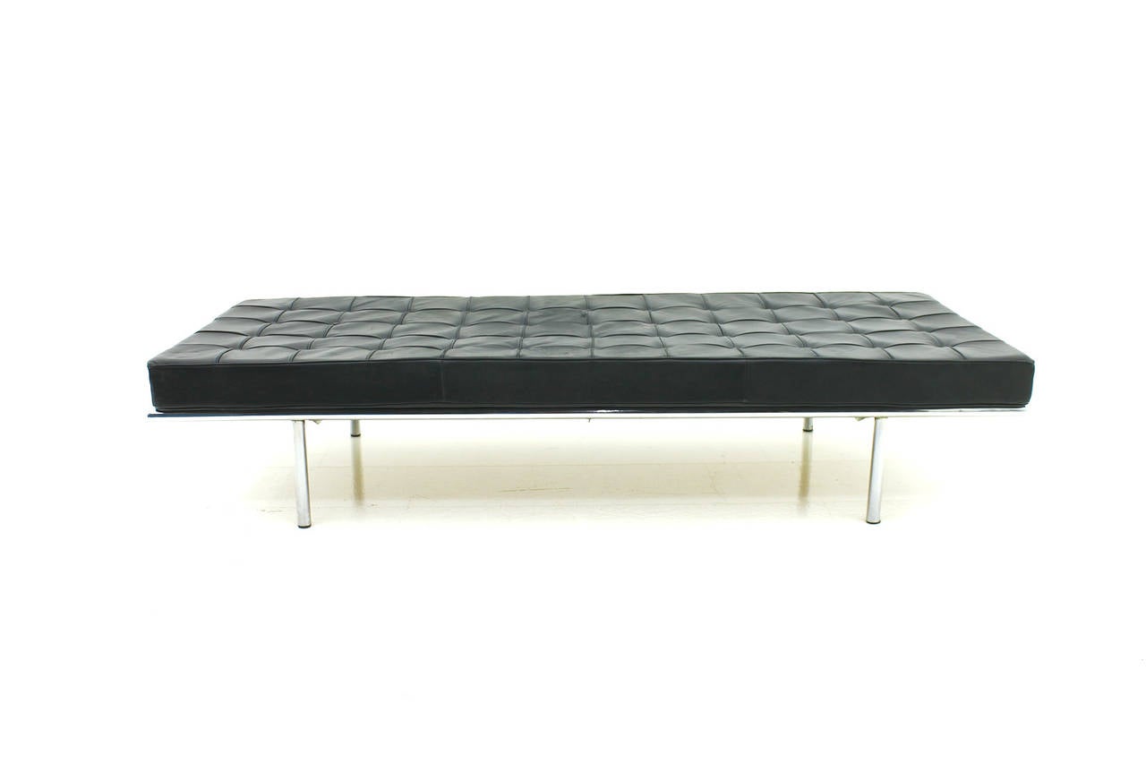 Rare Barcelona Daybed by Mies van der Rohe 258 with Metal Frame, Knoll 1962 In Good Condition For Sale In Frankfurt / Dreieich, DE