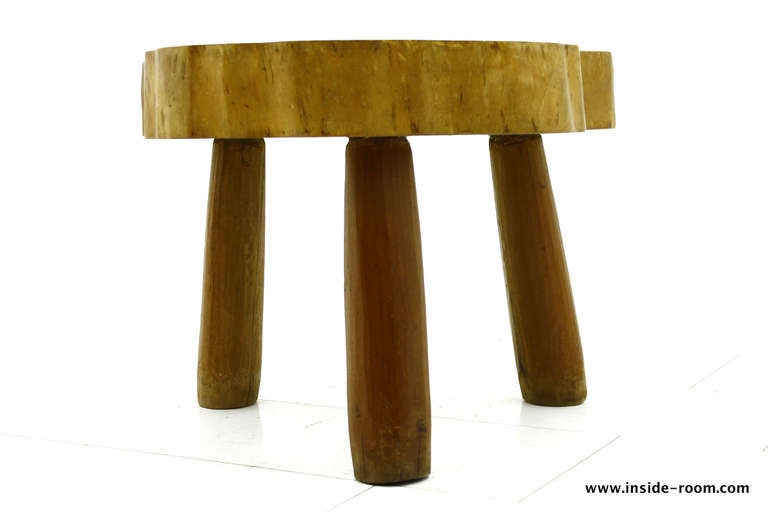 Very nice wood table or stool. Tree plate with three solid wood legs.
Can be use as a stool or a side table.

Measures: Diameter circa 65 cm, height 47 cm.


Good condition 