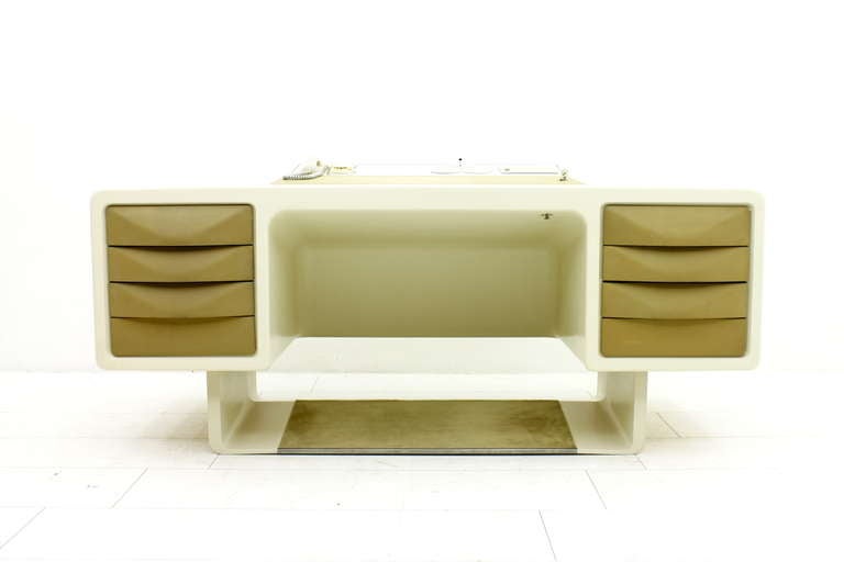 Very rare Directors Desk by Ernest Igl for Wilhelm Werndl, ca. 1970 with integrate Telephone and Carpet.
Polyurethane, NEXTEL, Aluminum, Ceramic. 

A really Spacy Writing desk from Mr. Bond or Mrs. Moneypenny...

Very good original