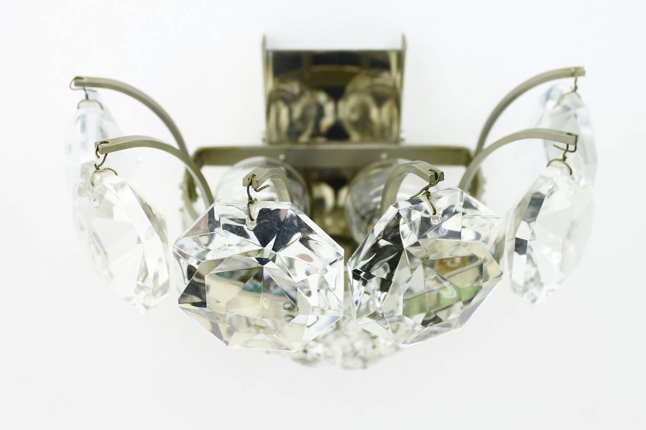 One of Four Wall Lights by Bakalowits Crystal and Nickel, Austria, circa 1960s In Good Condition For Sale In Frankfurt / Dreieich, DE