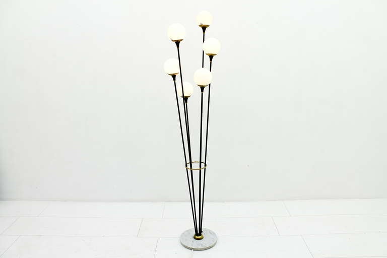 Italian Alberello Floor Lamp,  Stilnovo ca. 1960`s. Black lacquered Metal, Brass, Marble & Glass. Early version with switch in the Marmor Base. Nice Patina.
H 165 cm, DM ca 35 cm.
Good original Condition.