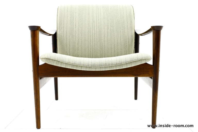 Beautiful Rosewood Lounge Chair by Fredrik Kayser, Modell 711 for Vatne Lenestolfabrik, Norway.

Excellent Condition !