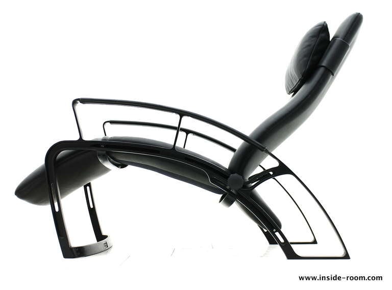 Lounge Chair Model IP84 by Ferdinand Porsche 1984 and made by Interprofil, Germany.
Black Metal Base and black Leather.

Excellent Condition !