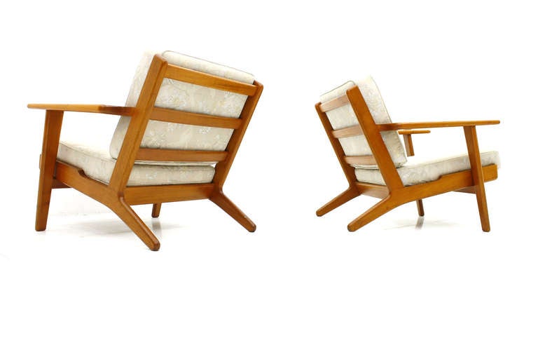 Pair of Teak Lounge Chairs by Hans J. Wegner, GE 290, Getama In Excellent Condition In Frankfurt / Dreieich, DE