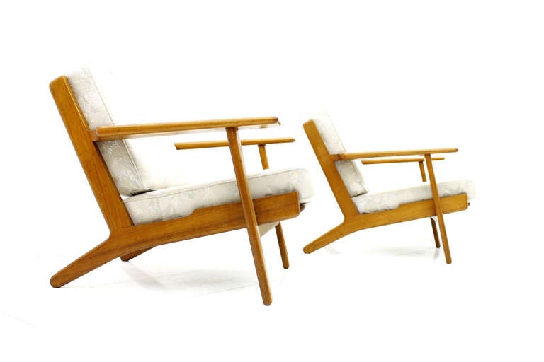 Mid-20th Century Pair of Teak Lounge Chairs by Hans J. Wegner, GE 290, Getama