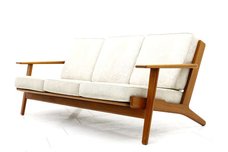 Hans J. Wegner three Seating Sofa GE 290 for Getama, Denmark. This is a rare Teak Version.
W 182 cm H 74 cm, D 82 cm, sh 43 cm.
Very good Condition.