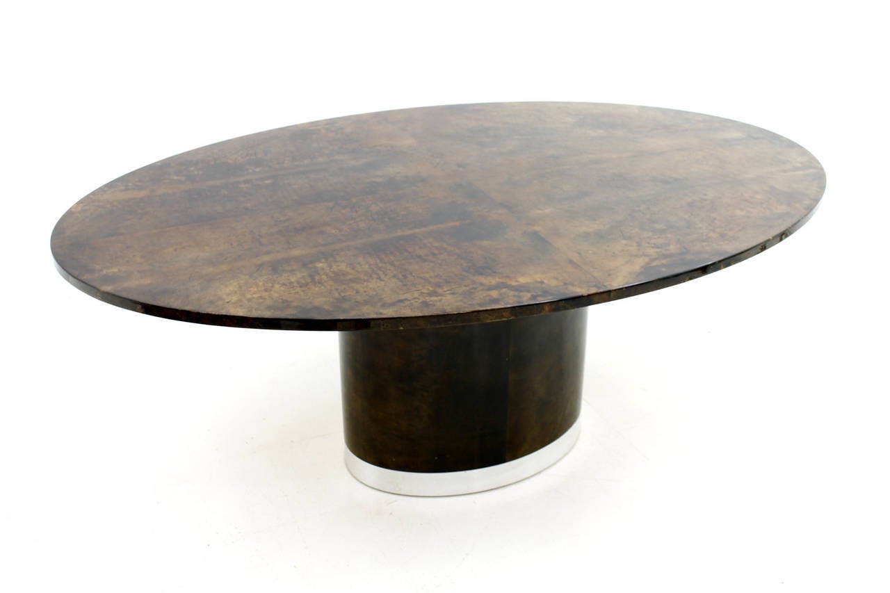 Oval Goatskin Dining Table by Aldo Tura, Italy.
Brown Goatskin with metal edge on the base. 
Very good condition.

Worldwide shipping.

