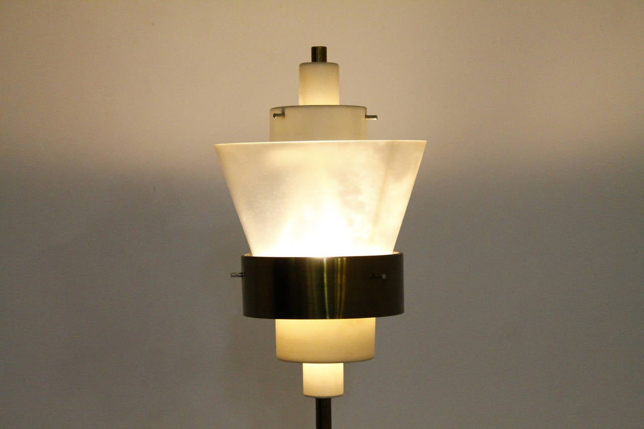 Stilnovo floor lamp, brass and Lucite, Italy, circa 1950s.

Very good condition.


 