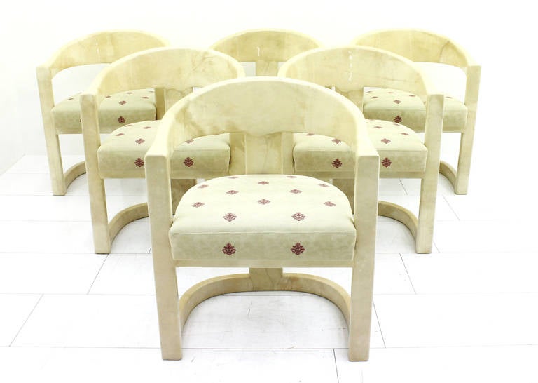 Six Onassis Goatskin Armchairs from 1984.

Height 75 cm, Wide 61 cm, Depth 52 cm, SH 47 cm.

Very good Condition !